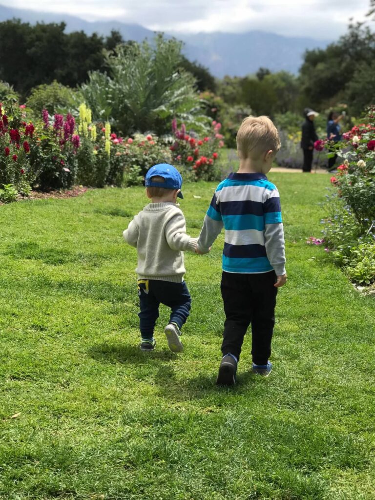 Are you a mom blogger, a parenting blog expert, or have a mommy blog?, We want to collaborate with parenting podcasts and parenting websites that discuss social media, family, increasing outdoor play, and balancing screen time with green time. 