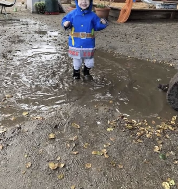 What do kids learn when they play? How to get messy!